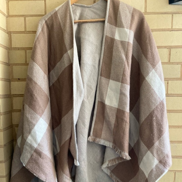 *HP* Uniqlo, Oversized Plaid Poncho, OS - Picture 3 of 7